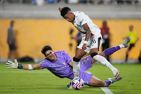 الهلال يكافئ بونو بعد مستواه في مونديال الأندية